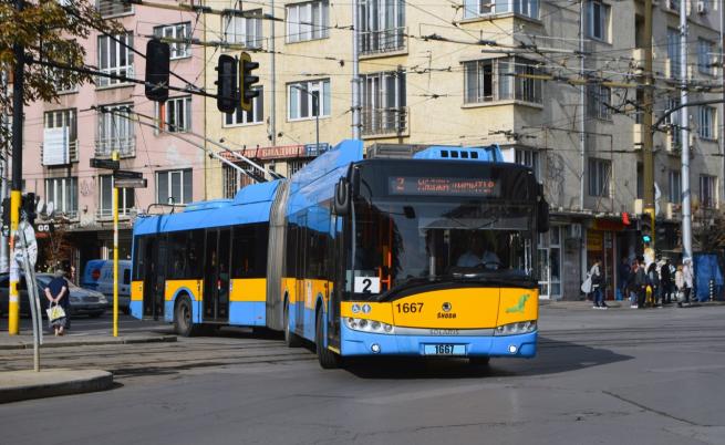Отпадат месечните карти за една линия на градския транспорт в София