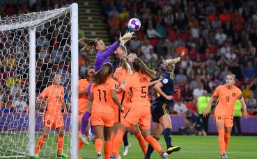 Нидерландия започна защитата на европейската титла по футбол за жени
