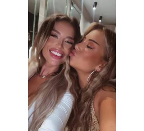 Две от най обичаните поп диви Христина Христова Тита и