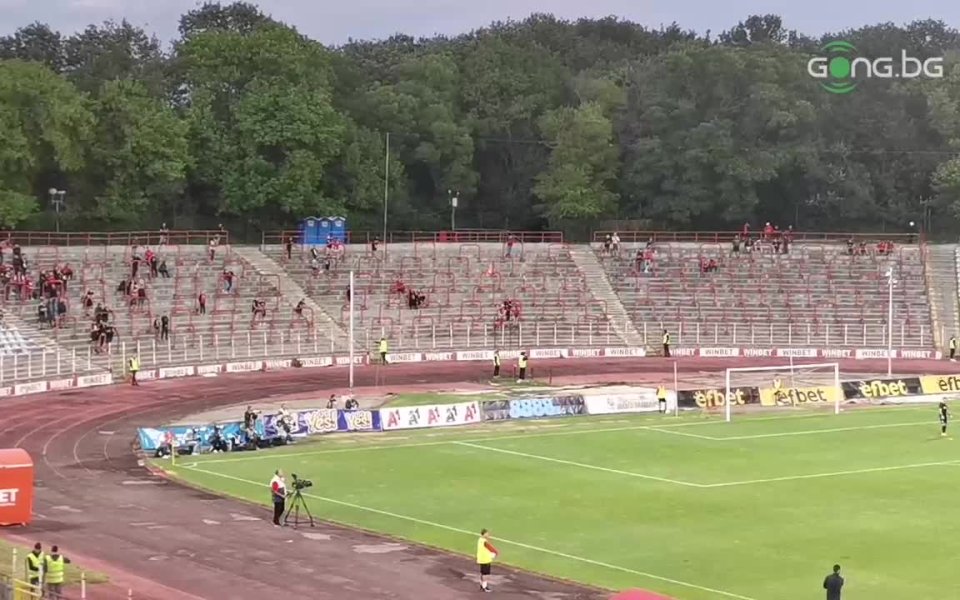 &ldquo;Червени&rdquo; фенове призоваха сектор "Г" да прекрати бойкота за един