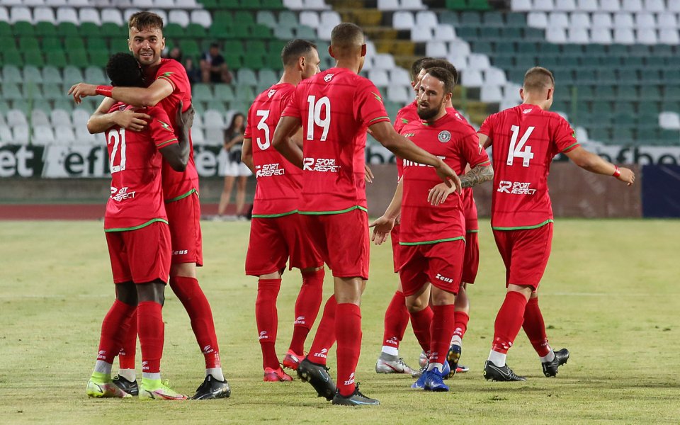 Защитникът Мартин Николов вече не е част от състава на