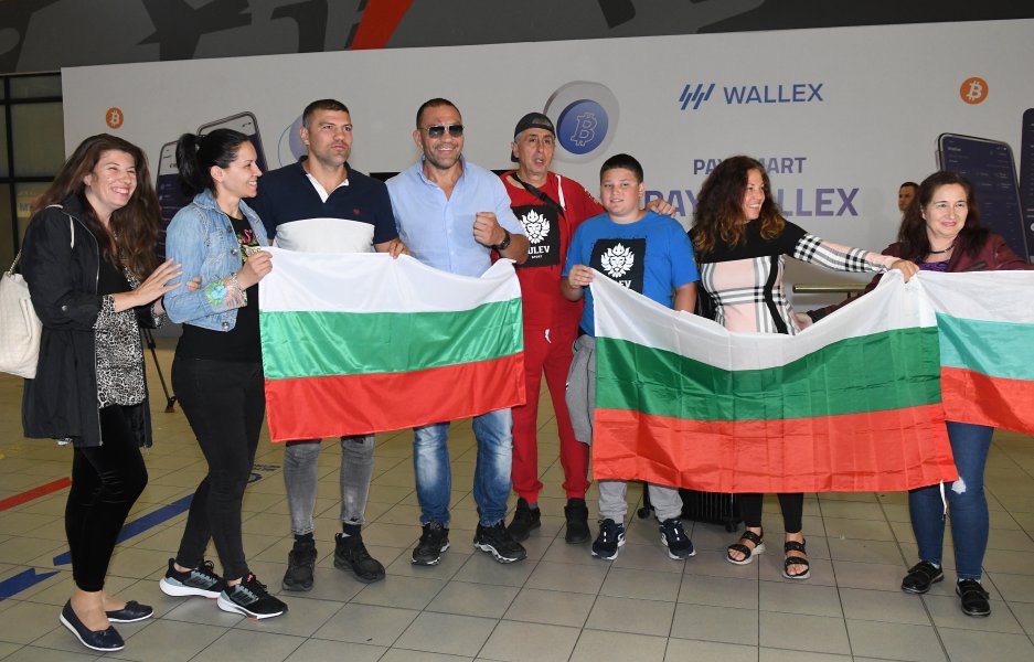 Кубрат Пулев се прибра в България след загубата си от1