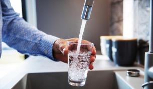 <p>Развенчаха най-популярния мит за пиенето на вода</p>