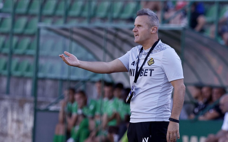 Кризата в Ботев Пловдив няма да продължи вечно, сигурен е