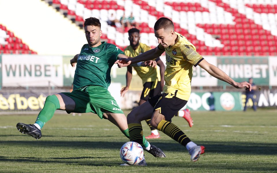 Арда се размина с нападателя на Ботев Пловдив Мартин Секулич.