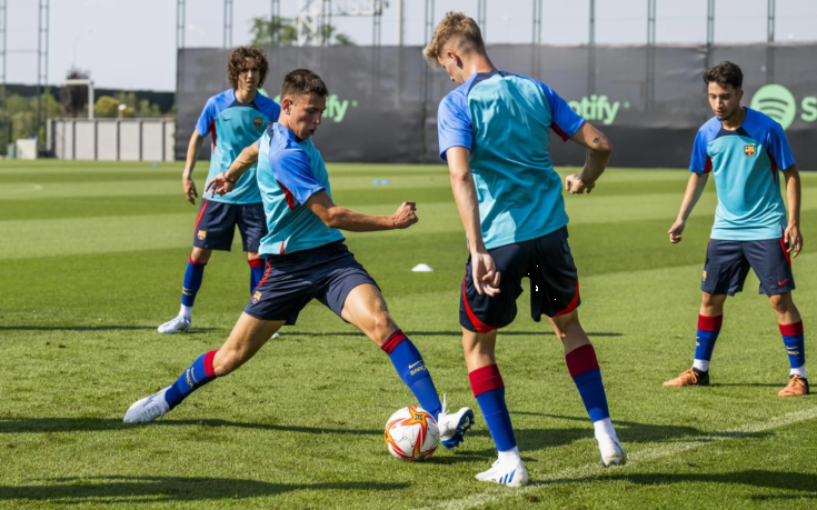 Страхотно! Марто Георгиев тренира с първия отбор на Барселона!