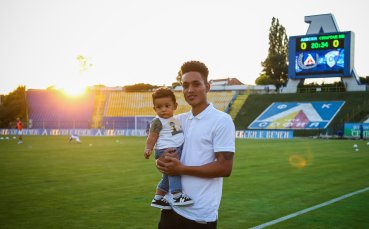 Защитникът на Левски Цунами заминава за Солун с нова