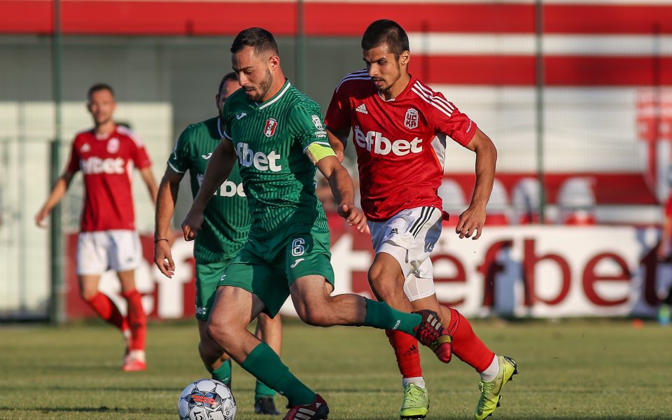 Янтра (Габрово) постигна втора победа през сезона във Втора лига,