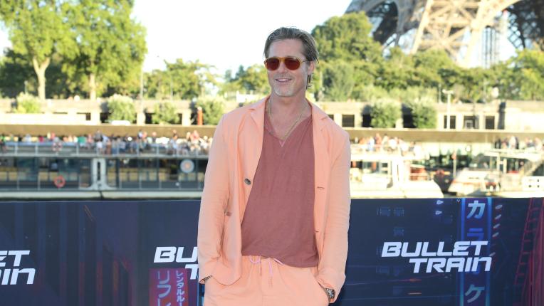  Прасковено за въодушевление: Брад Пит в Париж за премиерата на „ Убийствен трен “ 