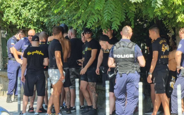 Полицията е задържала 26 запалянковци на Ботев Пловдив и АПОЕЛ Никозия