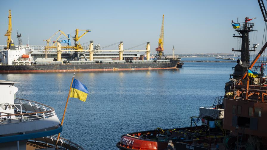 Ден след сделката за зърното: Руски ракети удариха пристанището на Одеса