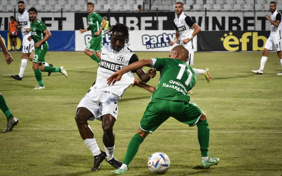 Локомотив Пловдив и Хебър играят при резултат 2:1 в единствения