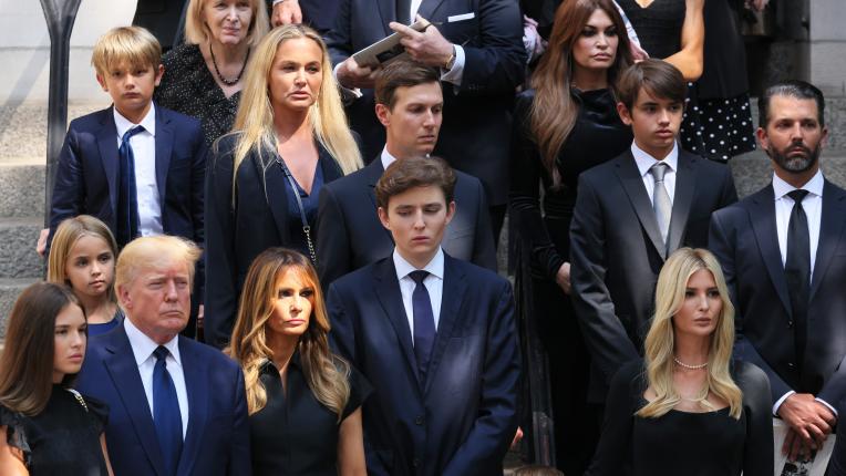 Мелания, Доналд и семейство Тръмп на погребението на Ивана