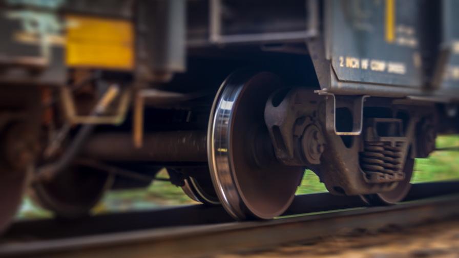 Влак удари кола с българска регистрация в Австрия, има загинал