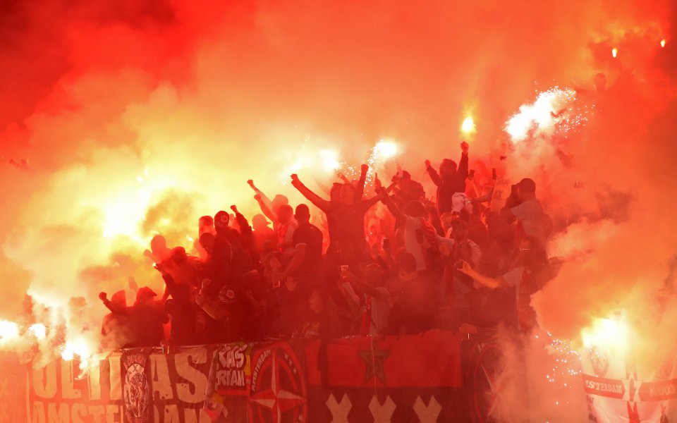 Странна забрана влиза в сила на стадиона на Аякс