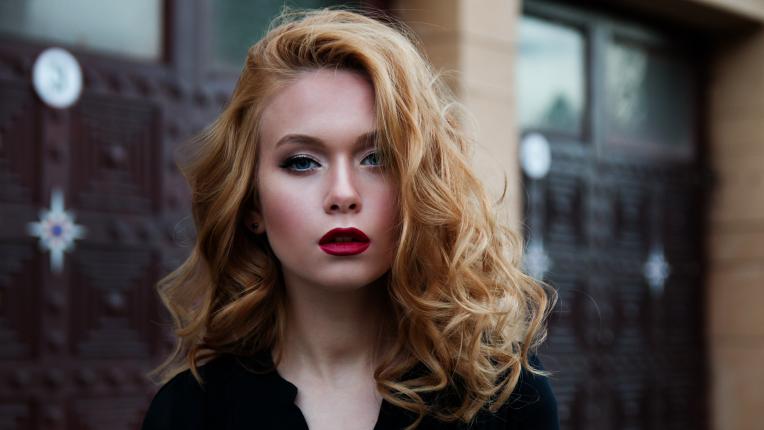  5 лесни публични прически, които можеш да си направиш сама 