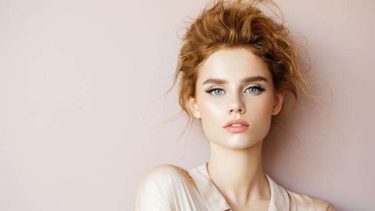  5 лесни публични прически, които можеш да си направиш сама 