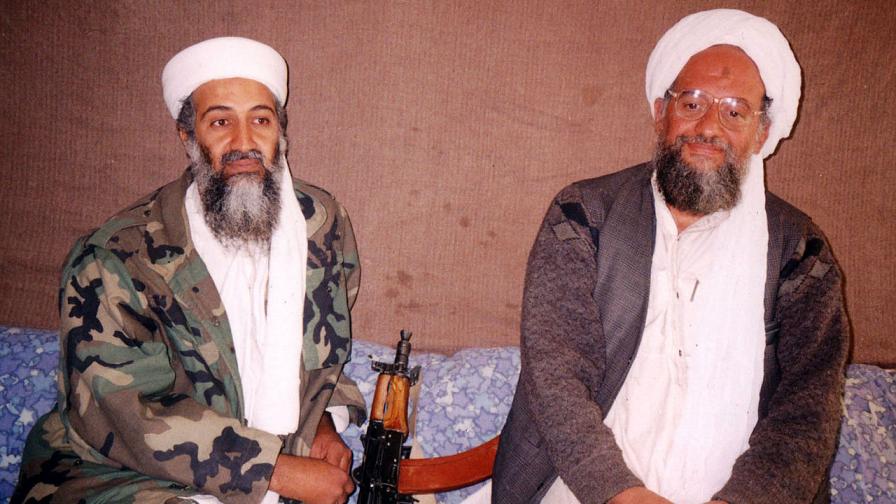 Айман аз Зауахири (вдясно) беше дясната ръка на Осама бин Ладен