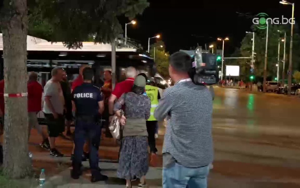 Христо Стоичков отказа да говори пред медиите на излизане от