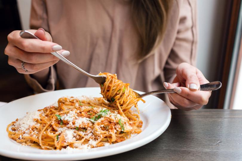 <p><strong>Размерът на порцията</strong></p>

<p>Размерът на сервираните порции в италианските ресторанти е около половината или една трета от това, което се сервира в САЩ.</p>