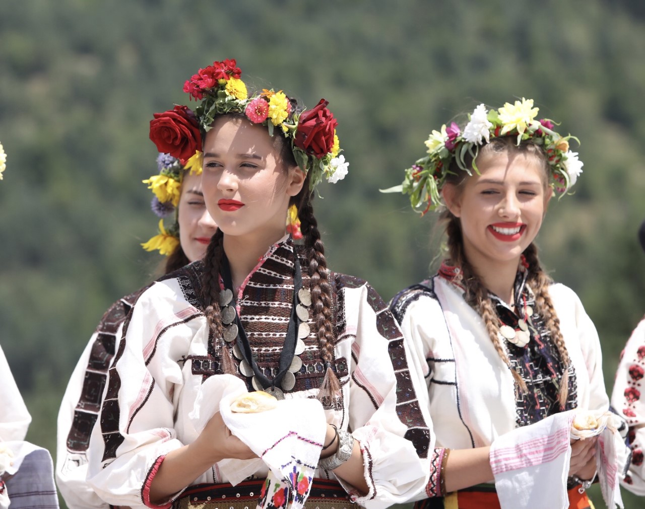 <p>&quot;България пее в Копривщица&quot; е мотото на тазгодишното, 12-о издание на Националния събор на народното творчество Копривщица 2022</p>