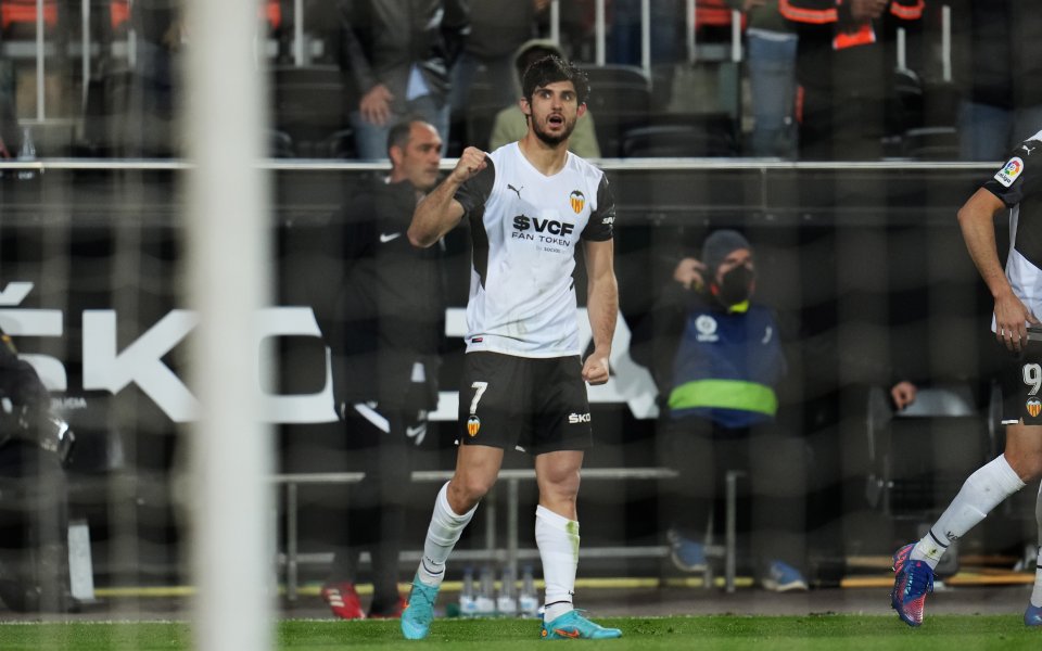 Уулвърхемптън е близо до привличането на звездата на Валенсия Гонсало