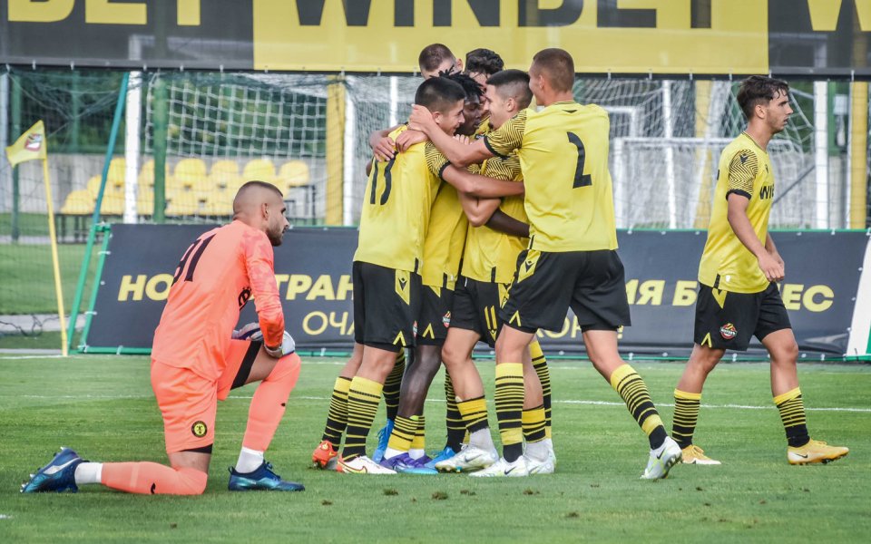 Отборите на Струмска слава и Миньор Перник играят при в двубой