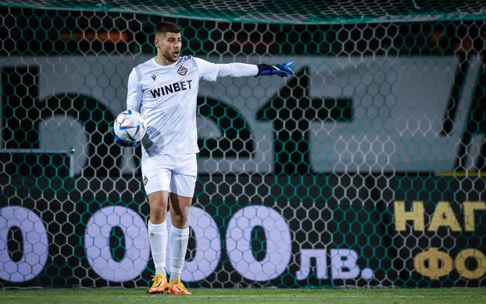 Роденият в Австрия вратар на Ботев Хидайет Ханкич се представя