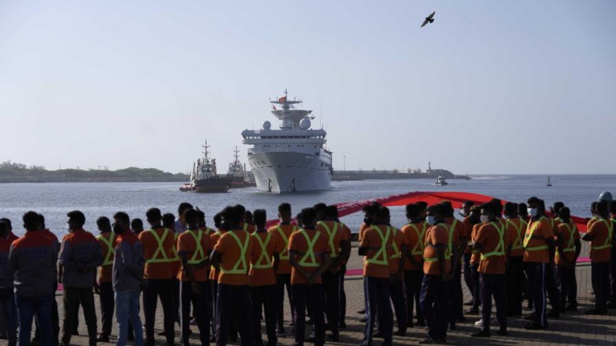 Този китайски кораб заплашва да взриви мира в Азия
