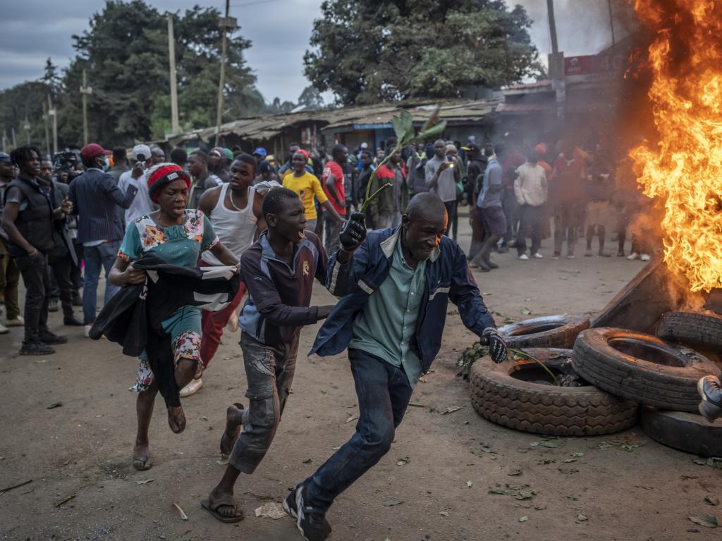 Най малко 10 души бяха убити в Кения когато полицията