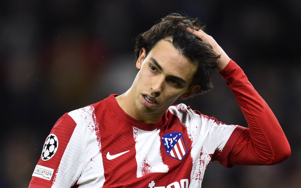 Атлетико Мадрид е отхвърлил предложението на Манчестър Юнайтед да подпише