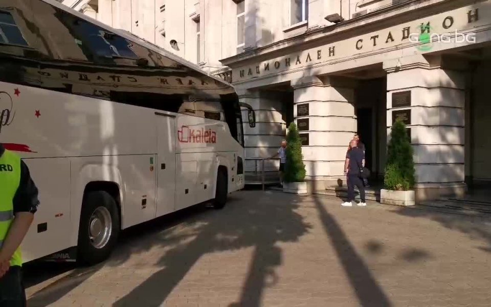 Отборът на Базел първи пристигна на "Васил Левски" БГ Футбол Евроучастници Gong.bg