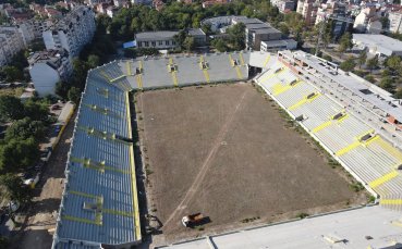 Започна работата по тревното покритие на стадион Христо Ботев в