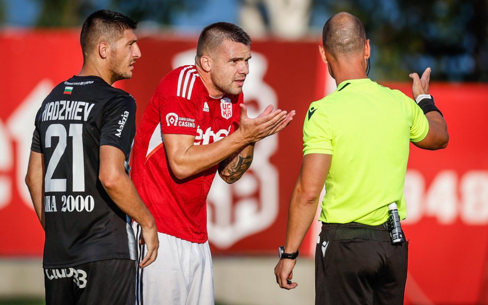 Отборите на ЦСКА 1948 и Локомотив София играят при в