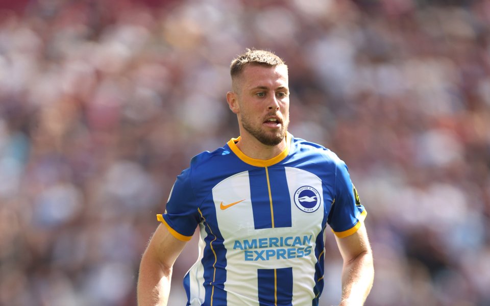 Челси постави Адам Уебстър от Брайтън в списъка си с