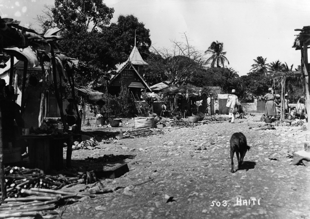 <p><strong>Хаити</strong></p>

<p>Както видяхме по време на трагичното земетресение през 2010 г., Хаити е изложена на постоянен риск от природно бедствие. От геоложка гледна точка Хаити е в лошо положение, тъй като се намира на върха на голяма разломна линия. Това прави земетресенията и ураганите доста чести.</p>