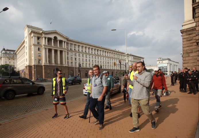 Маркираха със знака Z eнергийното министерство в София