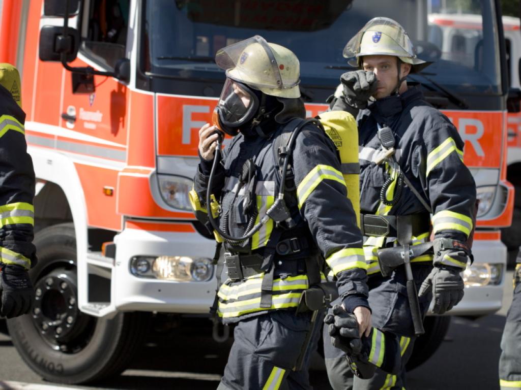 Джип избухна в пламъци в центъра на София. Инцидентът е