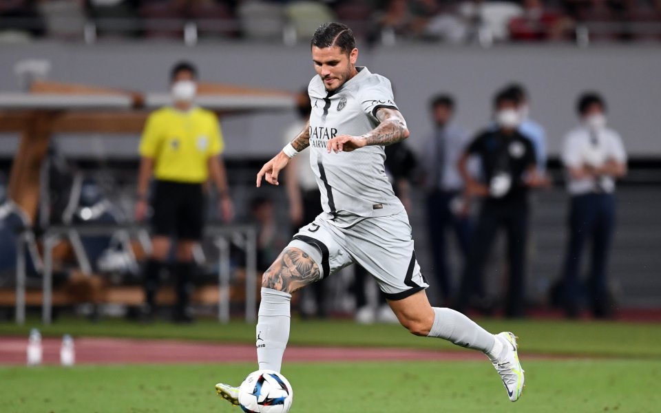 Нападателят на Пари Сен Жермен - Мауро Икарди, е много