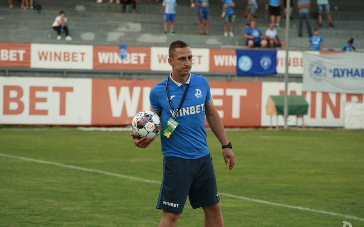 Дунав се раздели с треньора си