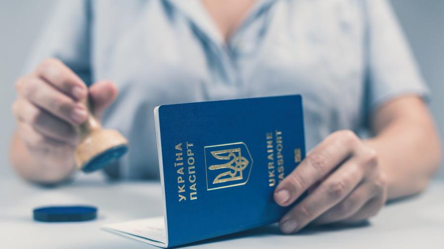 <p>България няма да признава паспорти, издадени от окупирани зони в Украйна</p>
