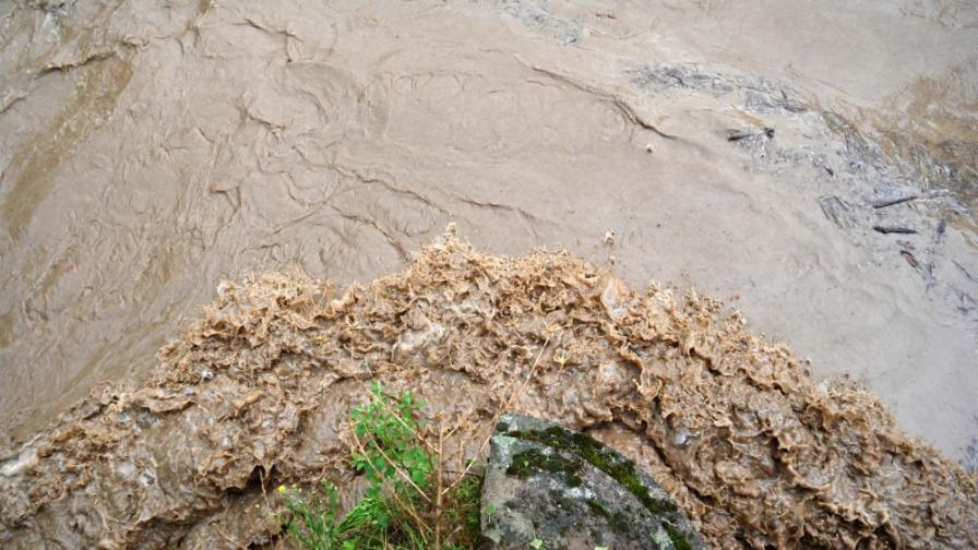 Река излезе от коритото си в Димитровградско, евакуираха хора