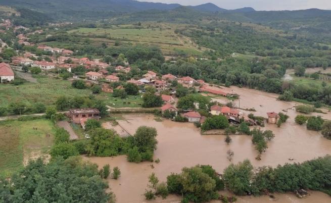 Вижте наводнението в Карловско, заснето от хеликоптер на ВВС (СНИМКИ/ВИДЕО)
