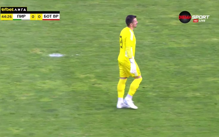 Автогол на Занев изведе Ботев Враца напред