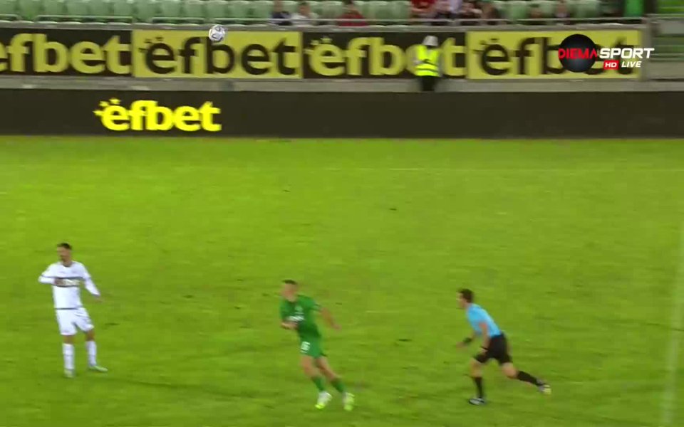 Бърнард Текпетей реализира трето попадение за Лудогорец срещу Хебър. Халфът