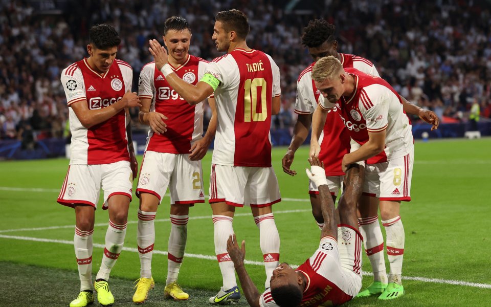 Отборите на Аякс и ПСВ злизат в директен сблъсък за