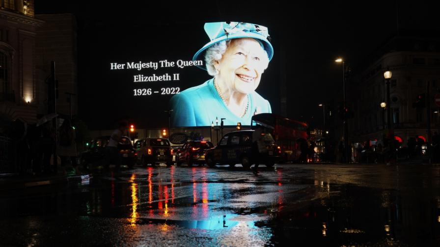 Ковчегът на кралица Елизабет Втора пристигна в Единбург