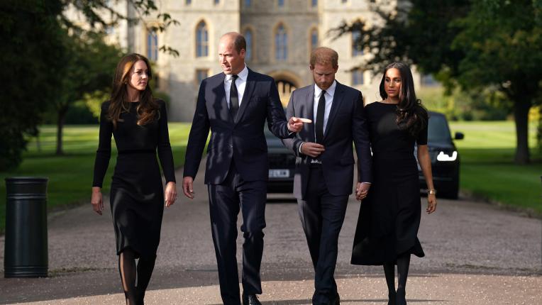  Отново дружно: общата поява на Кейт, Уилям, Меган и Хари два дни след гибелта на кралица Елизабет 