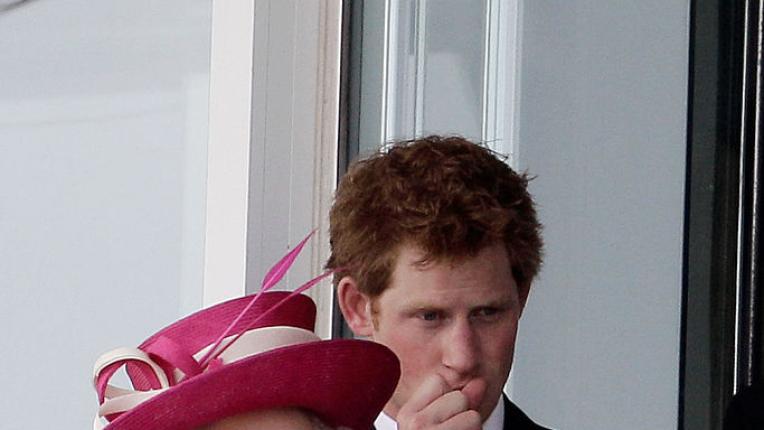  Най-милите моменти на принц Хари и кралица Елизабет 