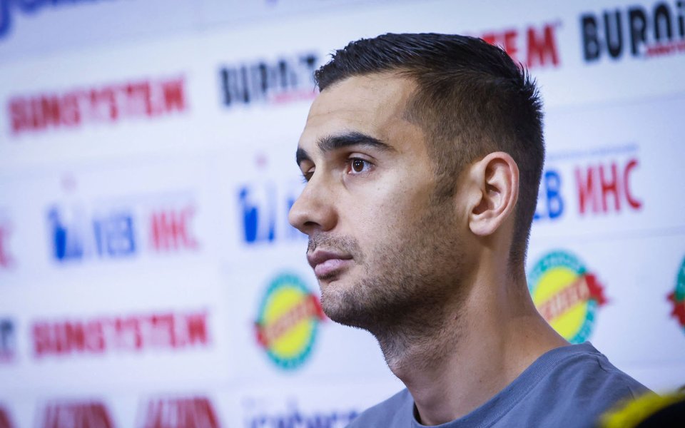 Награждаване на Ивайло Чочев за футболист номер 1 за месец август